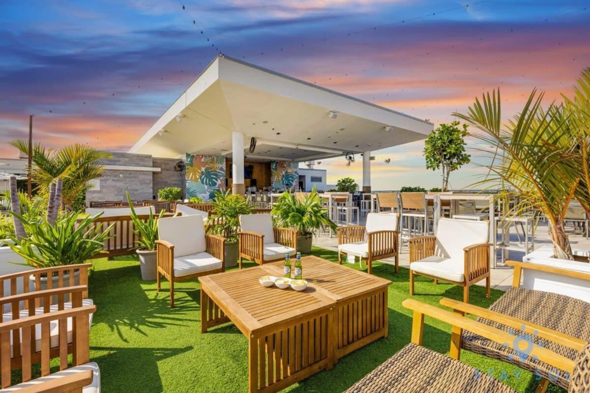 5 Beach Resort APT w FRONT BAY VIEW TERRACE UP TO 6 POOL Hollywood Exterior foto